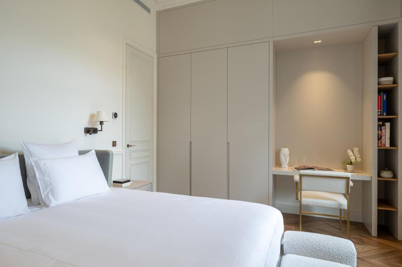 Avenue Montaigne - Champs Elysées *