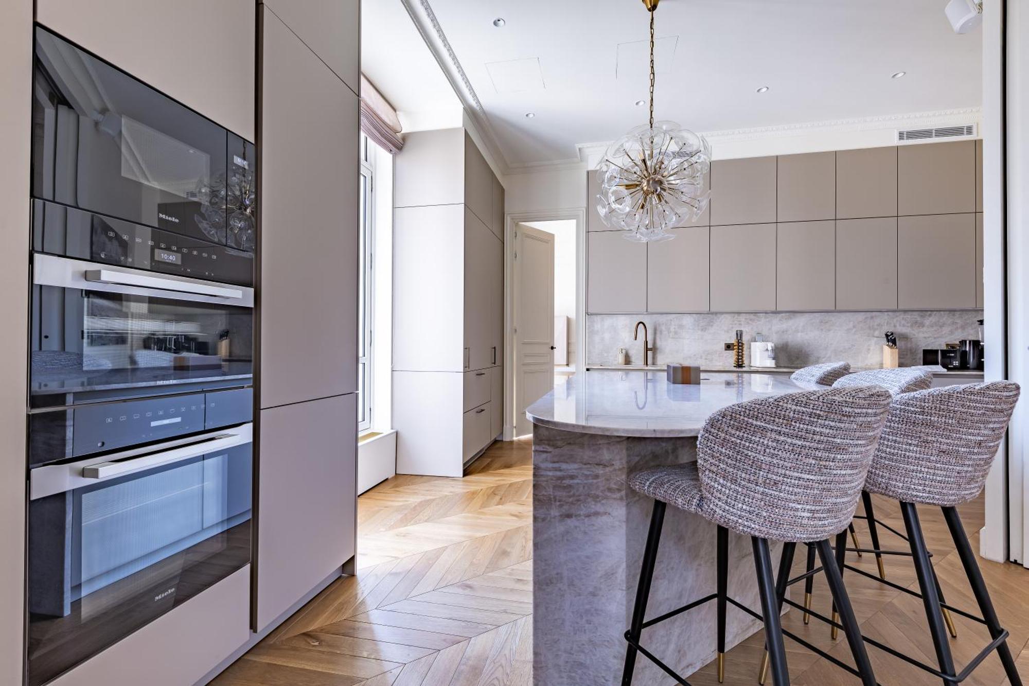 Avenue Montaigne - Champs Elysées