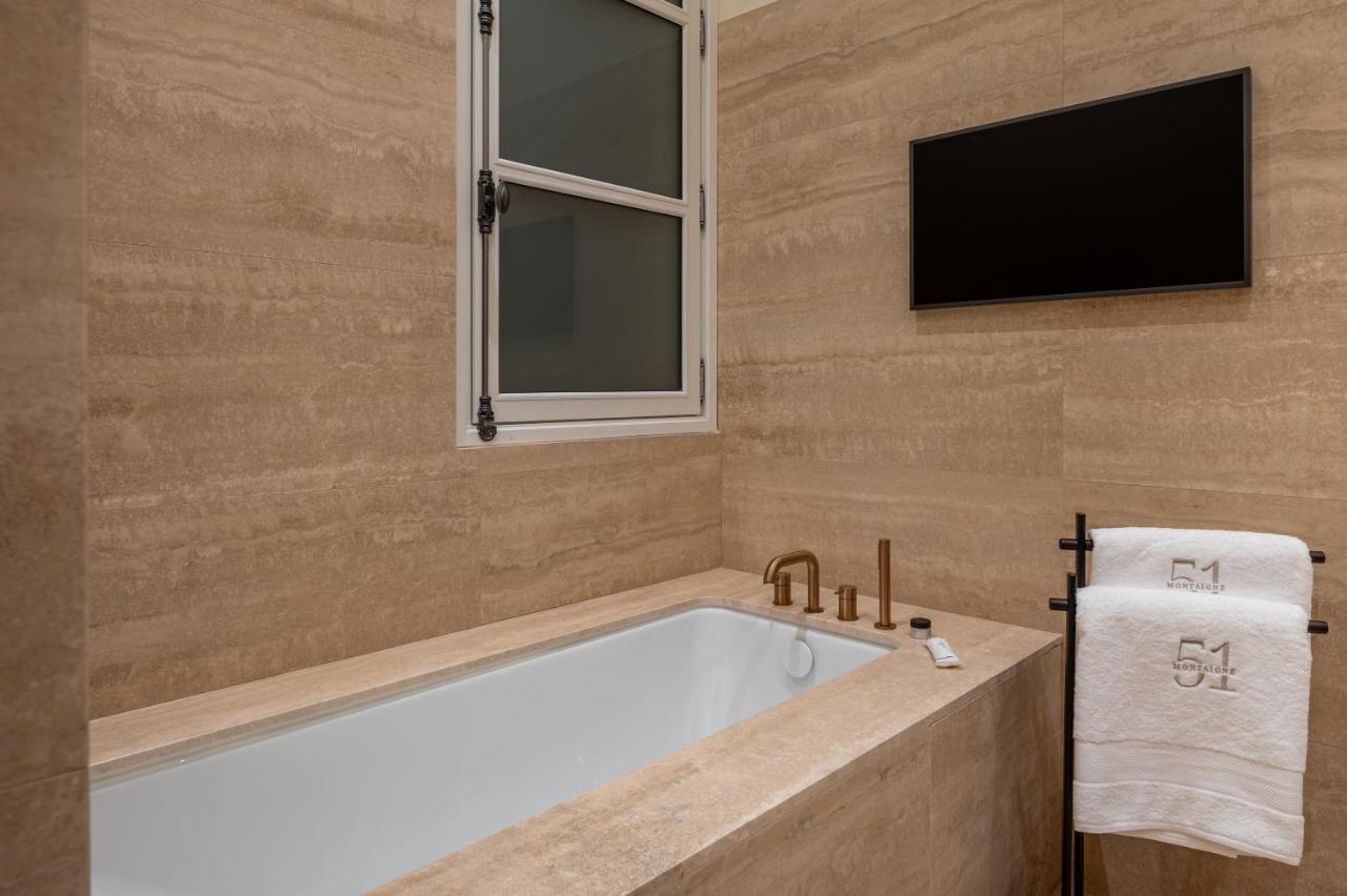 Avenue Montaigne - Champs Elysées *