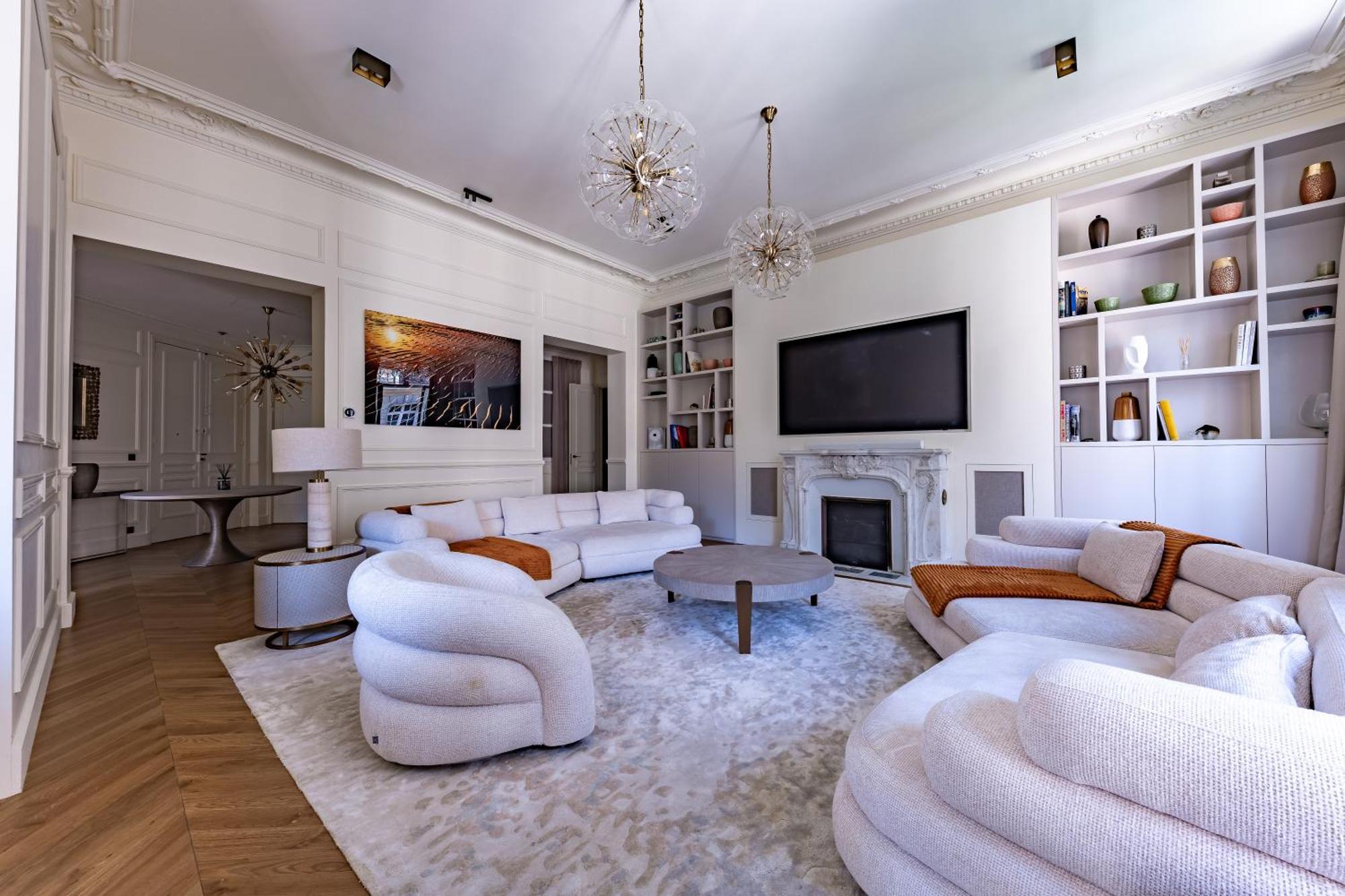 Avenue Montaigne - Champs Elysées