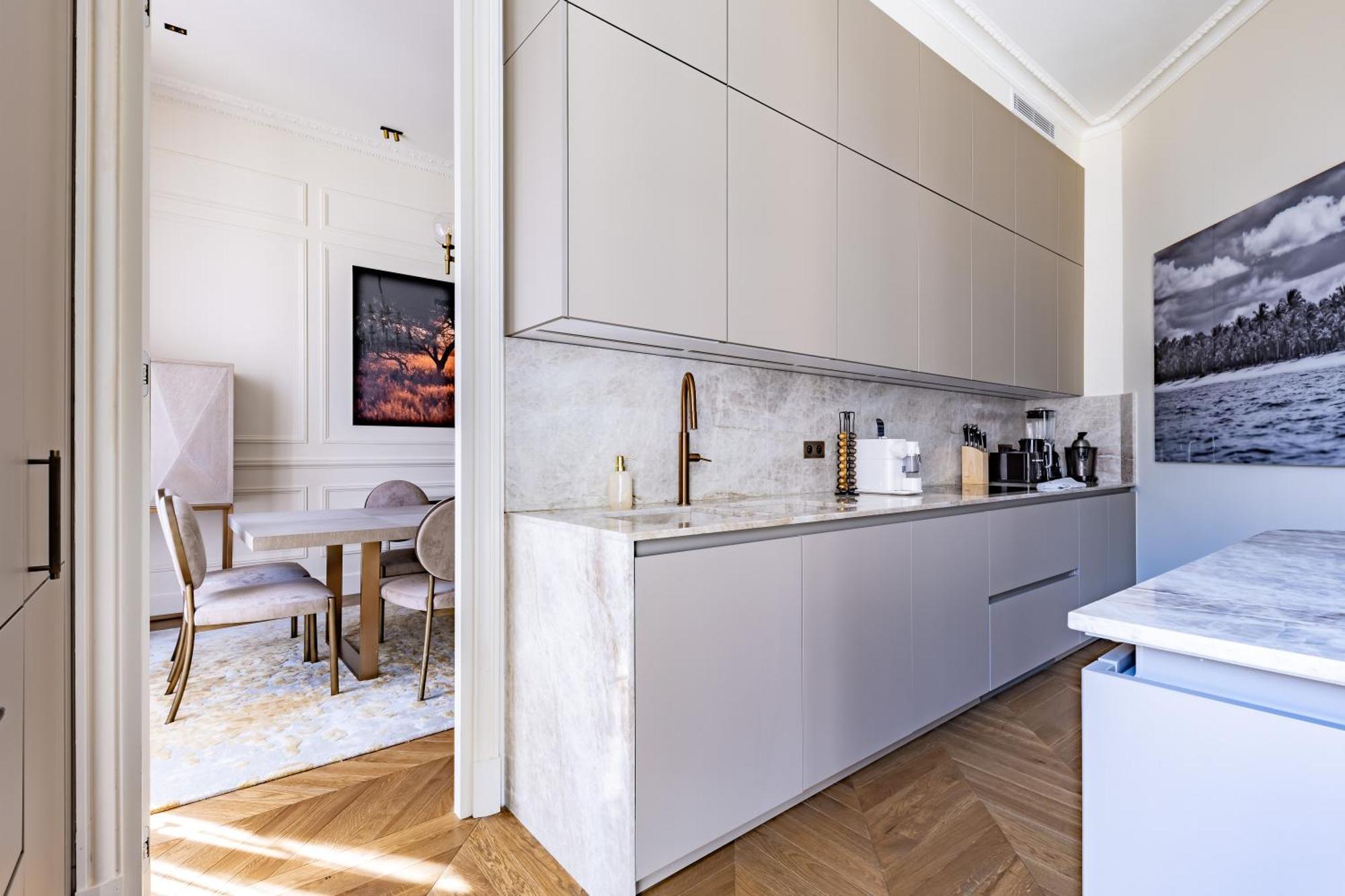 Avenue Montaigne - Champs Elysées Parigi