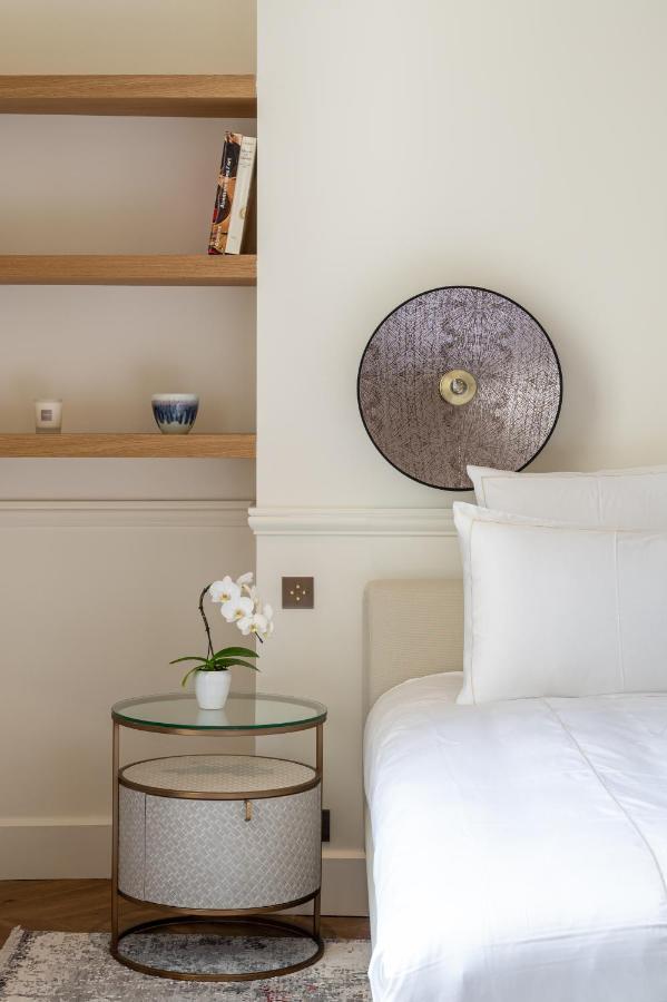 Apartment Avenue Montaigne - Champs Elysees *