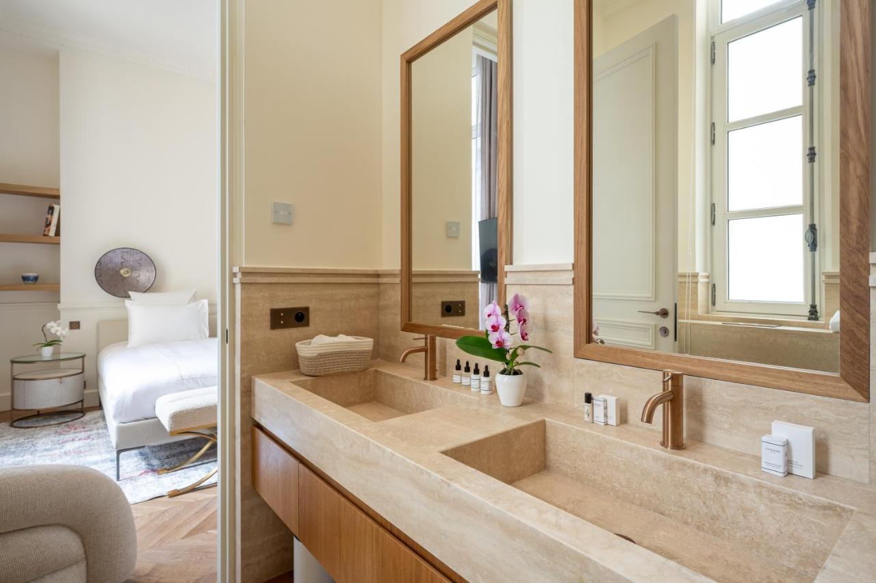 Apartment Avenue Montaigne - Champs Elysees *