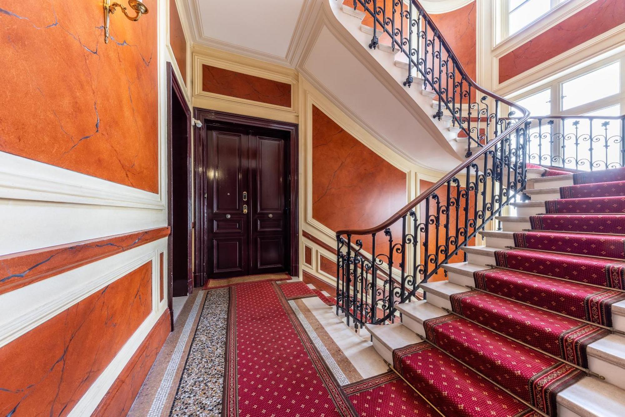 Apartment Avenue Montaigne - Champs Elysees *