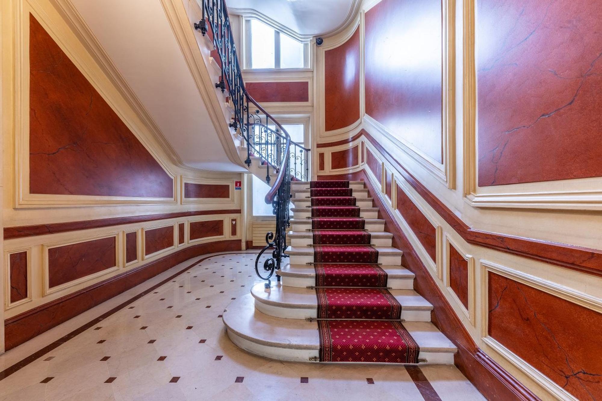 Avenue Montaigne - Champs Elysees Apartment