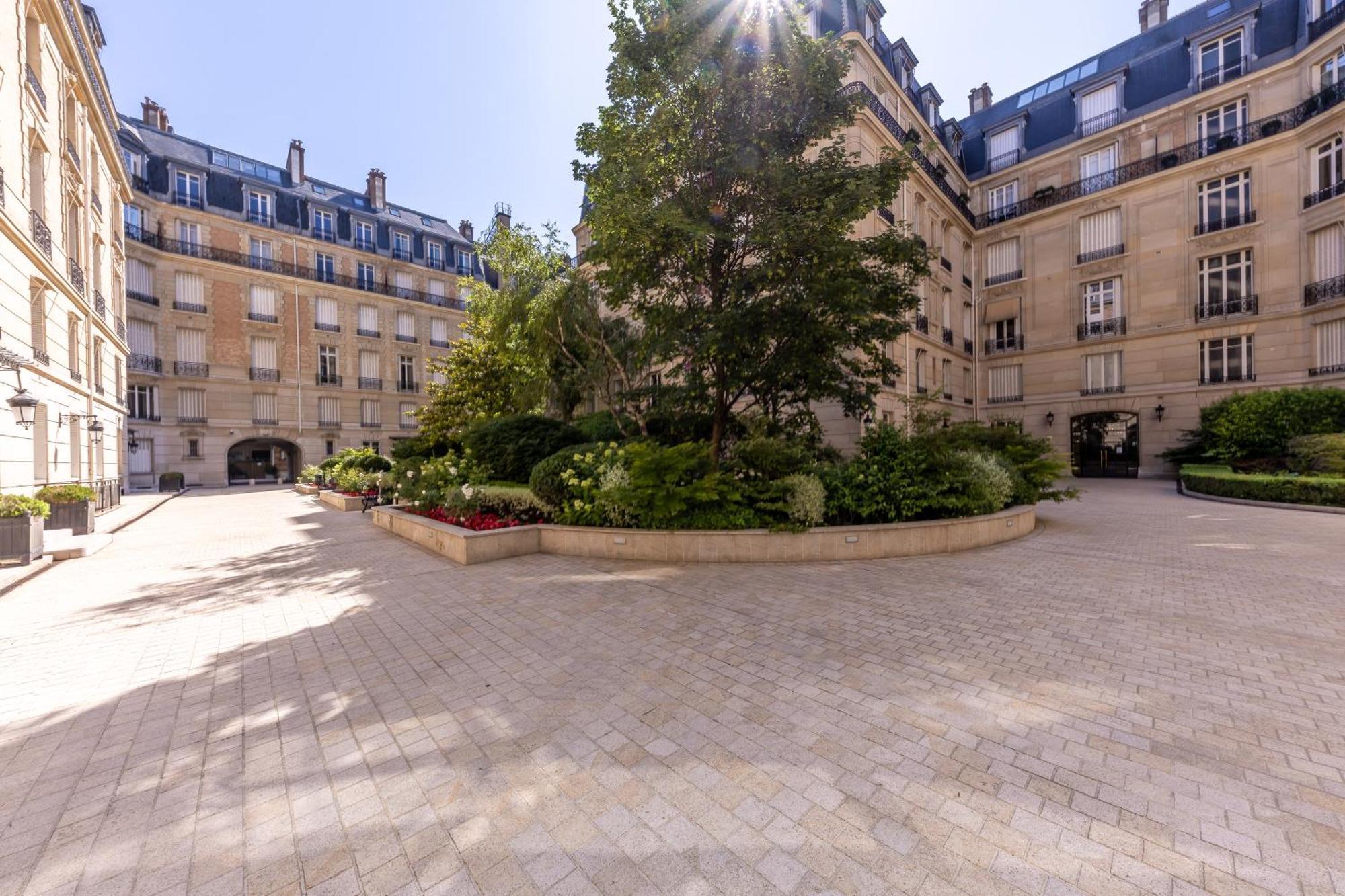 Avenue Montaigne - Champs Elysees Apartment