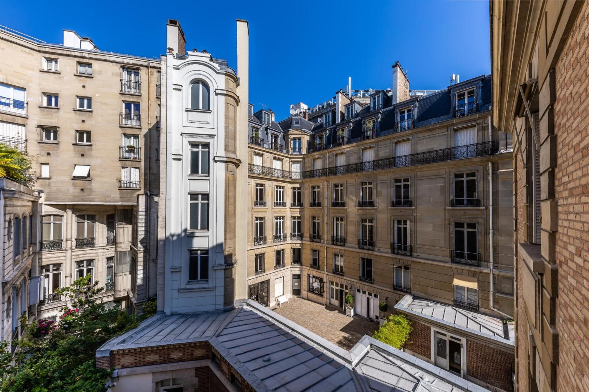 Apartment Avenue Montaigne - Champs Elysees *