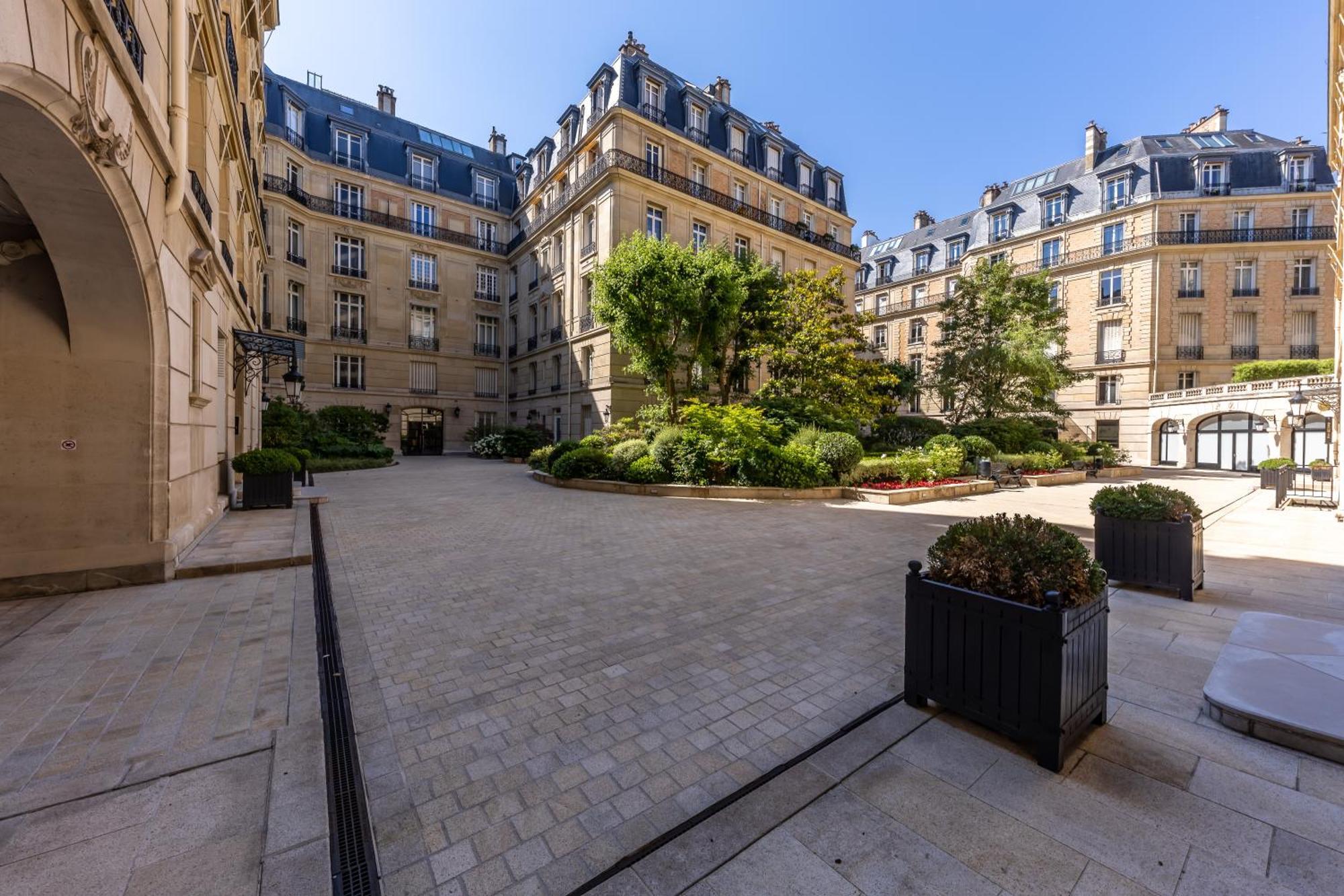 Avenue Montaigne - Champs Elysees Apartment Paris