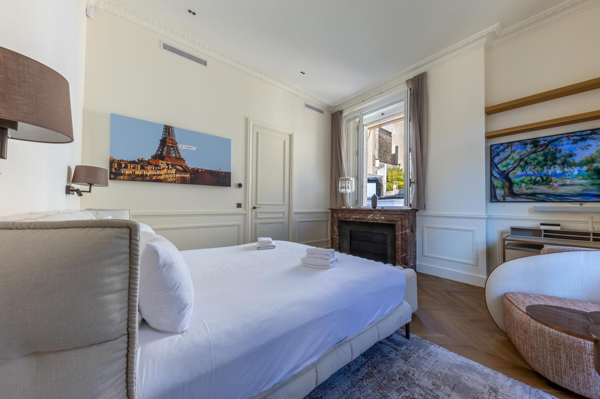 Avenue Montaigne - Champs Elysees Apartment *