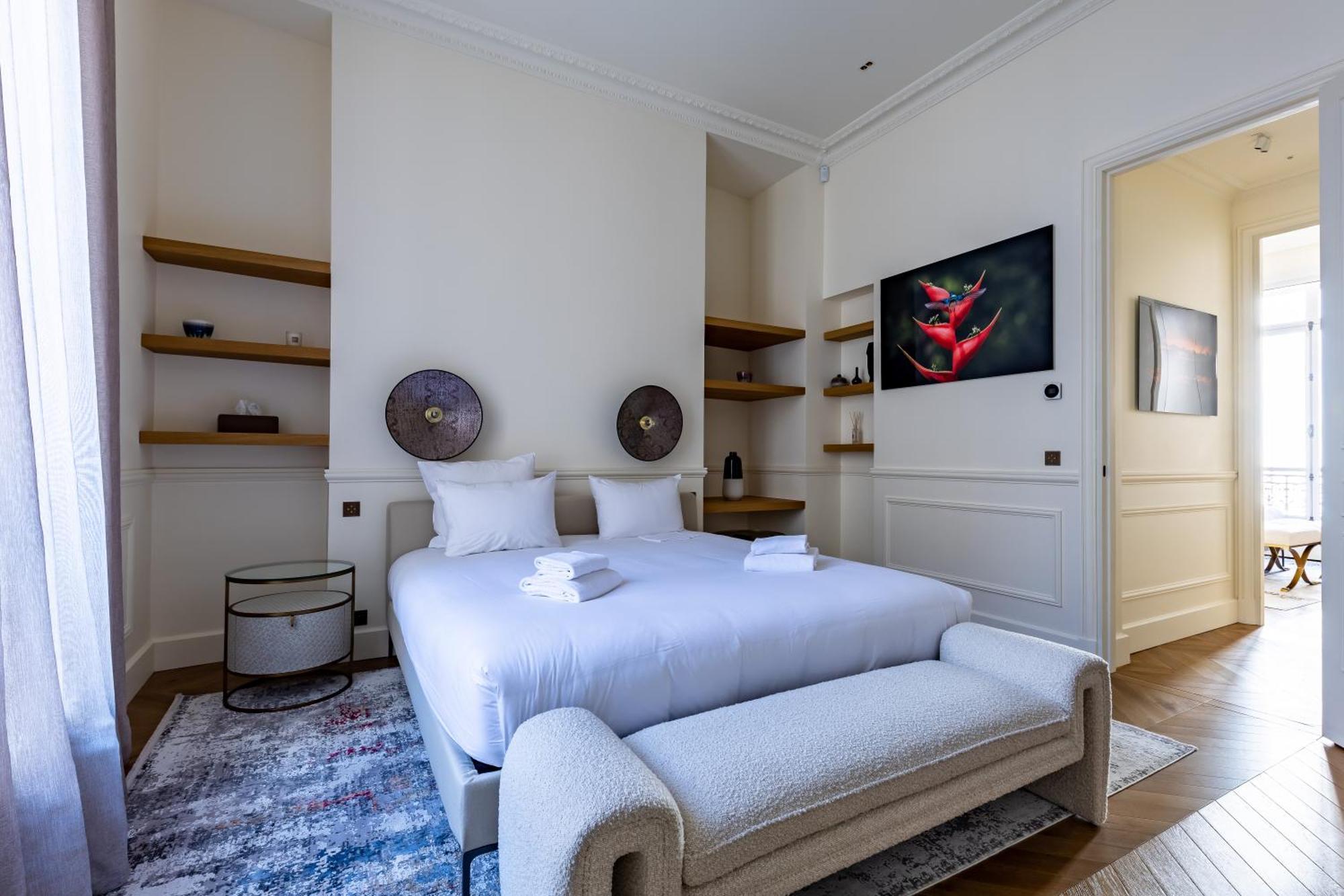 Avenue Montaigne - Champs Elysees Apartment Paris
